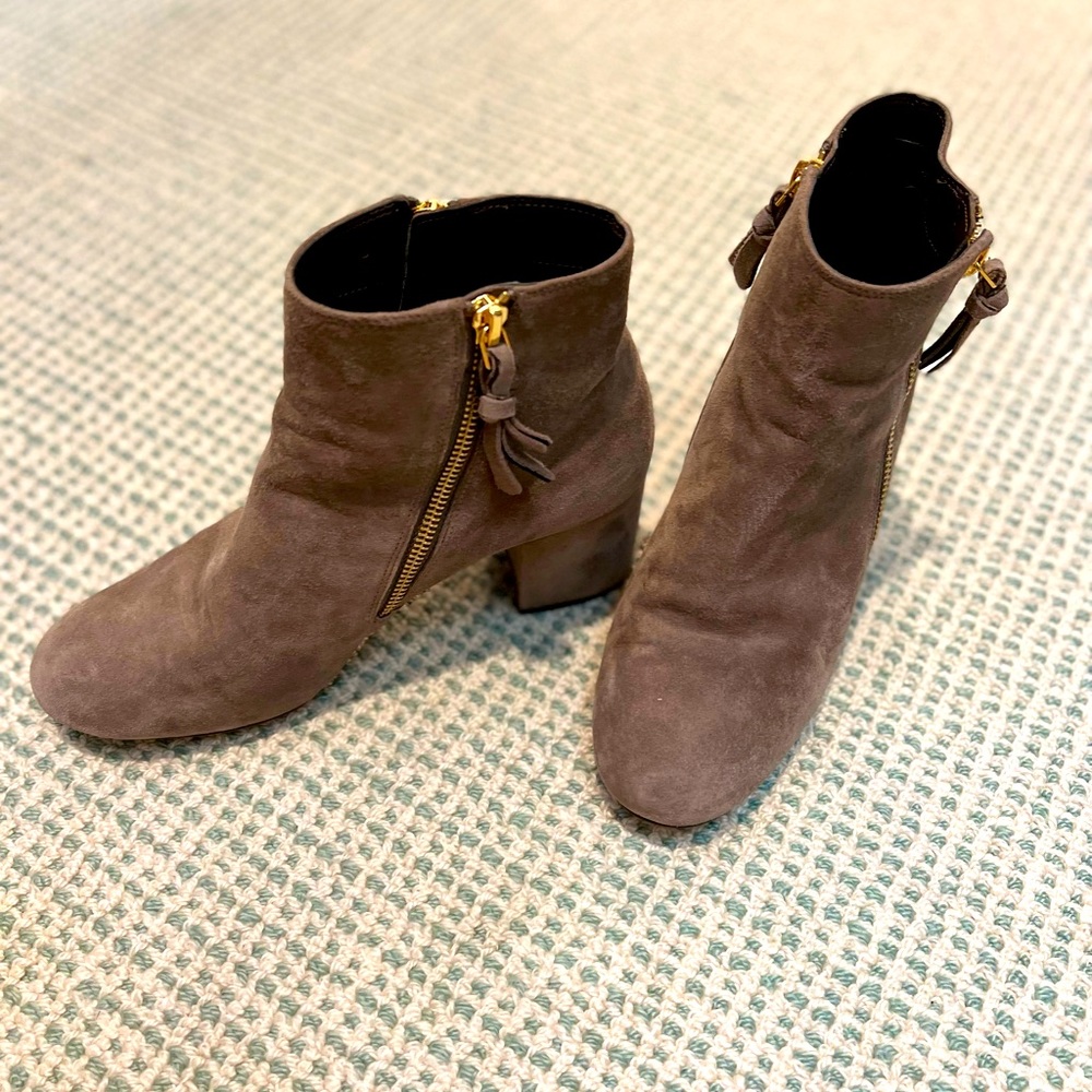 Cole Hahn taupe suede boots